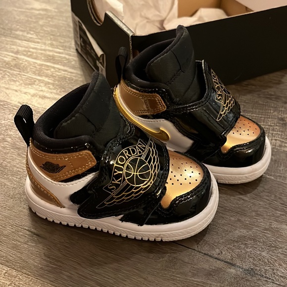 Rare Air Jordan Sky Jordan 1 SE 'Gold Toe' TODDLER 4c - Picture 8 of 10